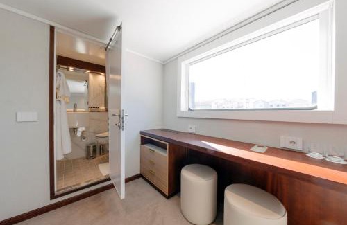 Barra Hotel | Costa do Sal Hotel Boat Lounge