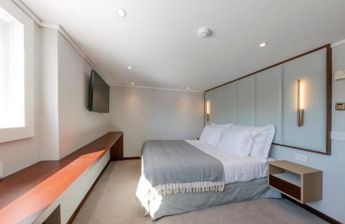 Barra Hotel | Costa do Sal Hotel Boat Lounge