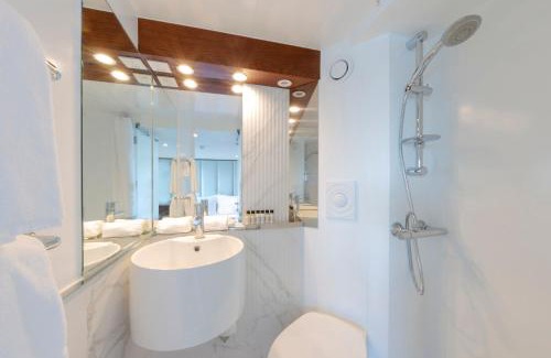 Barra Hotel | Costa do Sal Hotel Boat Lounge