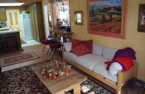 Westside Costa Mesa House | Costa mesa 4 bedroom home with jacuzzi