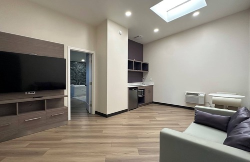 Mesa Verde Hotel | Costa Mesa Inn