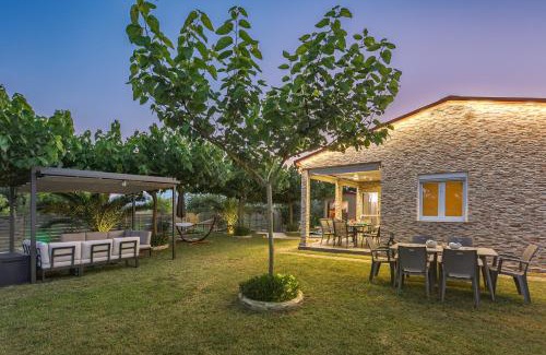 Tempi House | Costa Petra - Luxury Seaside Cottage with Garden - Vacation House for families in Greece