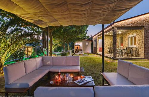 Tempi House | Costa Petra - Luxury Seaside Cottage with Garden - Vacation House for families in Greece