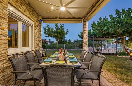 Tempi House | Costa Petra - Luxury Seaside Cottage with Garden - Vacation House for families in Greece