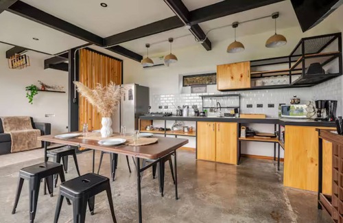 Salitrillos House | Costa Rica mountain retreat with jacuzzi & firepit near San José