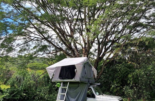 Alajuela House | Costa Rider Campervan / Suzuki Jeep Jimmy 44 With Roof Tent