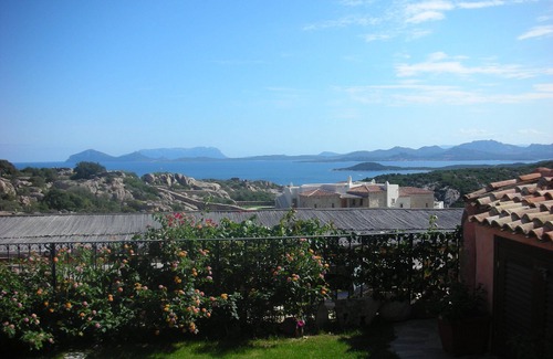 Abbiadori House | Costa Smeralda Abbiadori house sleeps 5 with garden and views