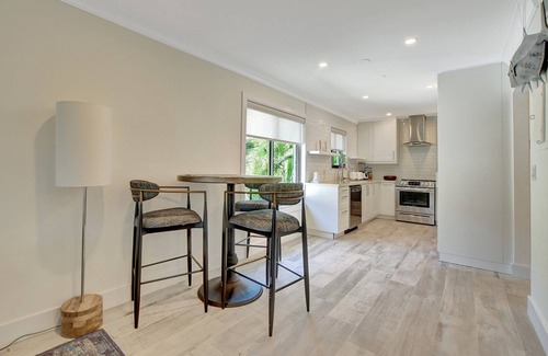 Boca Raton Apartment | Costal Charm: Boca Raton Beach 2 min away