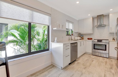Boca Raton Apartment | Costal Charm: Boca Raton Beach 2 min away