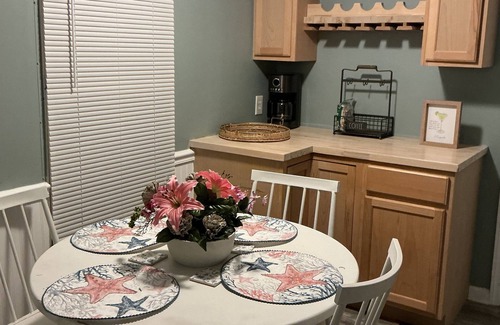 Shallotte House | Costal getaway ! Minutes to the surrounding beaches!