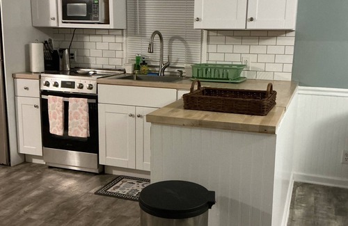 Shallotte House | Costal getaway ! Minutes to the surrounding beaches!