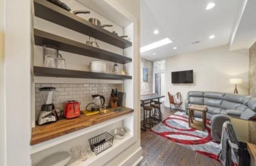 Wilmington Historic District Apartment | Costello's Den condo