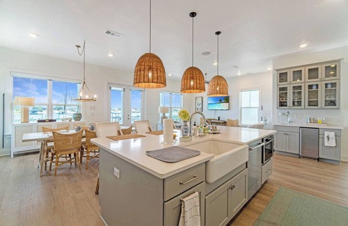 Ono Island House | Costie’s Place | Luxury Waterfront Home w/ Boat Dock, Pool & Pickleball – Perdido Key