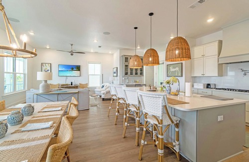 Ono Island House | Costie’s Place | Luxury Waterfront Home w/ Boat Dock, Pool & Pickleball – Perdido Key