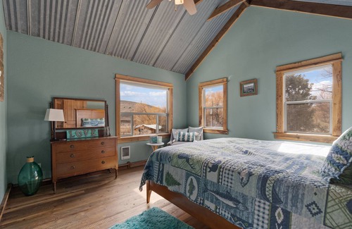 Eureka House | Costitch Lake Homestead – Historic 4 BDR Home w/Extraordinary Views!