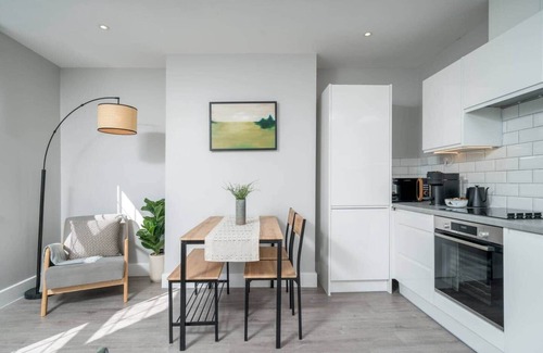 Grove Apartment | Cosy 1 Bed, Apple Market Kingston