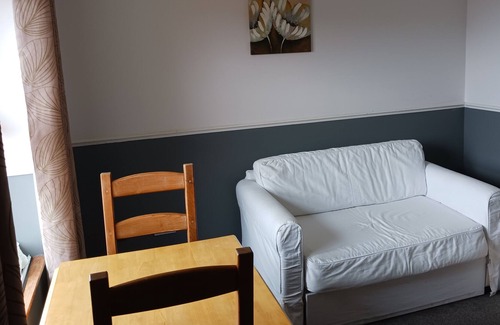 Swindon Apartment | Cosy 1-Bed Apartment in Swindon, private parking
