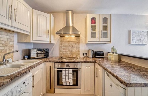 Tewkesbury House | Cosy 1 Bed Home