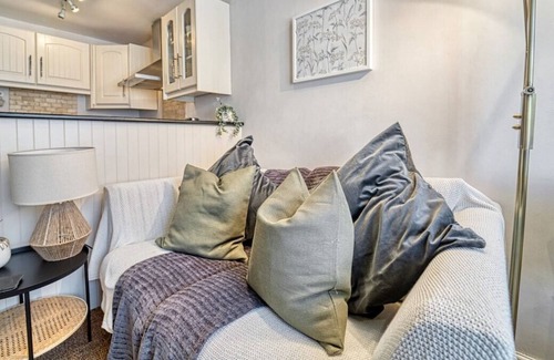 Tewkesbury House | Cosy 1 Bed Home