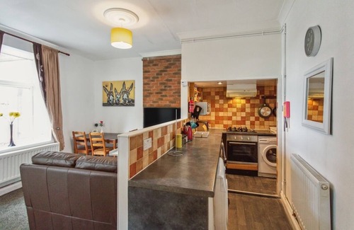 Cleckheaton House | Cosy 1-bed house in Cleckheaton, 1 ml from M606, for contractors Longer Stays
