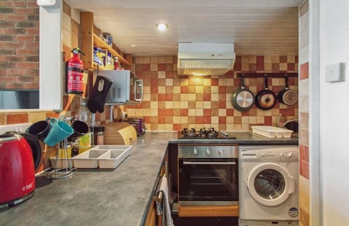 Cleckheaton House | Cosy 1-bed house in Cleckheaton, 1 ml from M606, for contractors Longer Stays