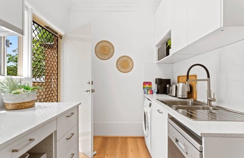 Manly Vale Apartment | Cosy 1-Bed near Manly Dam and Shops