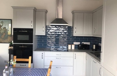 Inverin Cottage | Cosy 1 Bedroom Cottage near beach and Aran Islands. Connemara Wild Atlantic Way.
