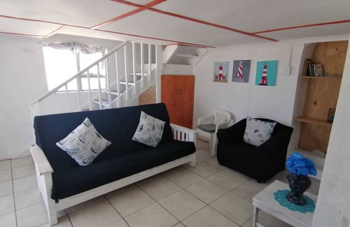 Waenhuiskrans Cottage | Cosy 1 Bedroom apartment with sea view. Walking distance from beach and harbour!