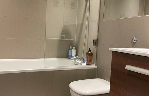 Tollington Apartment | Cosy 1 bedroom apartment in zone 2 North London close to amenities & transport