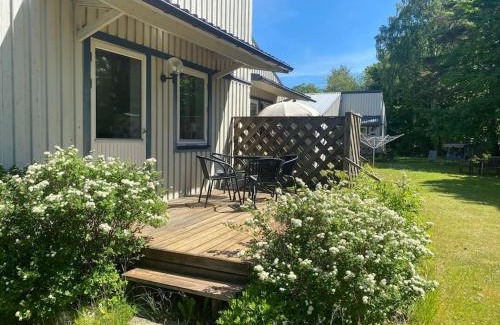 Ljugarn Apartment | Cosy 1 bedroom apartment with private terrace