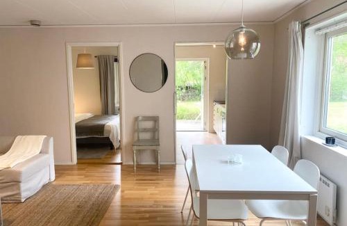 Ljugarn Apartment | Cosy 1 bedroom apartment with private terrace