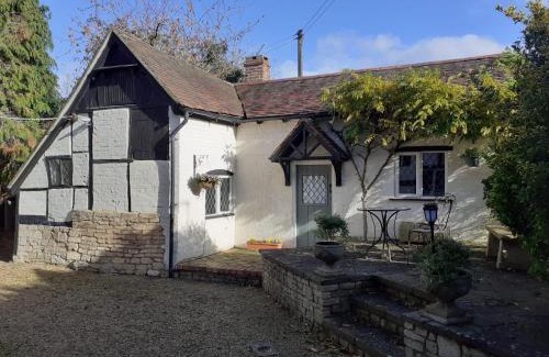 Northway House | Cosy 1 Bedroom Cottage, The Old Thatch, Bredon