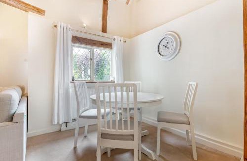 Northway House | Cosy 1 Bedroom Cottage, The Old Thatch, Bredon