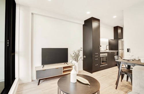 Newton Apartment | Cosy 1-Bedroom with Pool & Sauna in City Centre