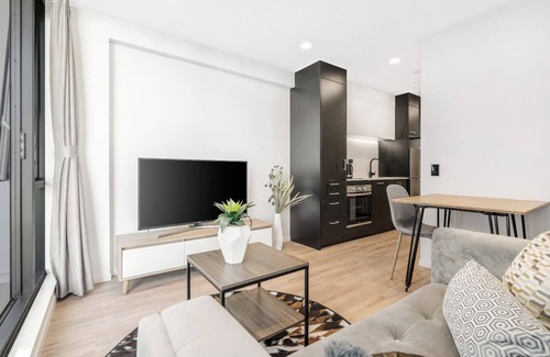 Newton Apartment | Cosy 1-Bedroom with Pool & Sauna in City Centre
