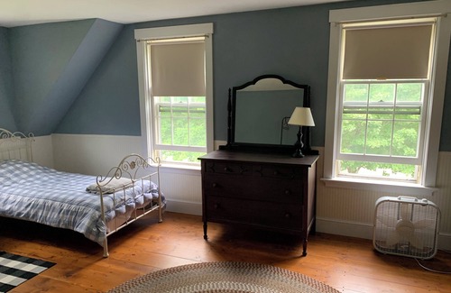 Norwich Other | Cosy 1850s farmhouse with swim pond and firepit, hiking, Dartmouth, King Arthur