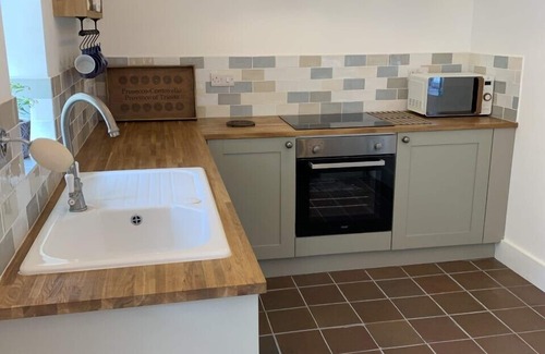 Rowlands Castle Cottage | Cosy 18th Century Cottage. Backs onto Golf Course, Village location.