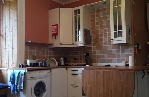 Tighnabruaich Apartment | Cosy 1st floor flat surrounded by communal gardens with seaview of Kyles of Bute