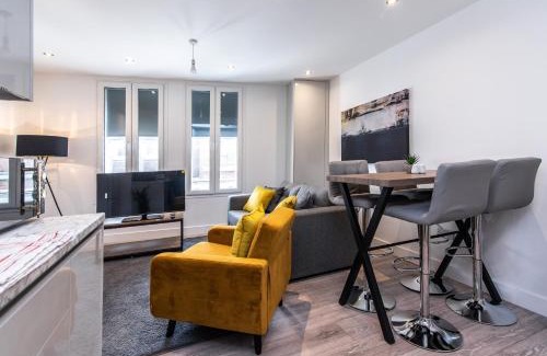 Basingstoke Apartment | Cosy 2-Bed Apartment in the Heart of Basingstoke
