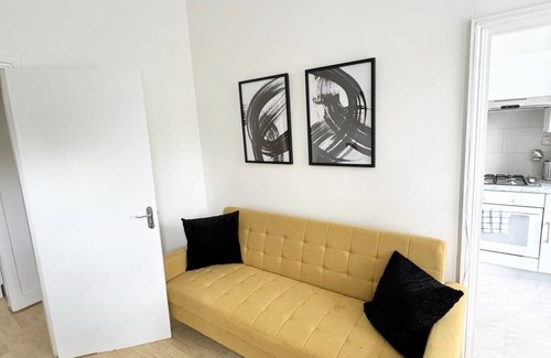 West Norwood Apartment | Cosy 2 bed apartment in South West London with easy access into Central London