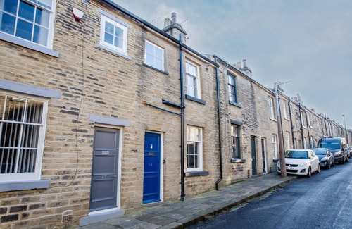 Saltaire Village House | Cosy 2-Bed Cottage in a World Heritage Village