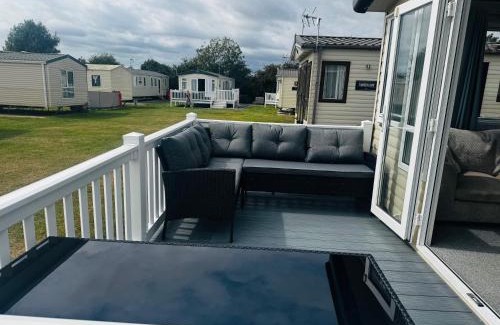 Harwich Other | Cosy 2 bed in Dovercourt Holiday Park -Sleeps 6