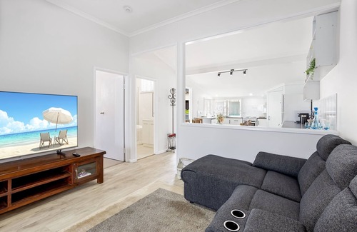 Margate House | Cosy 2-Bed with Private Deck, 400m From Beach