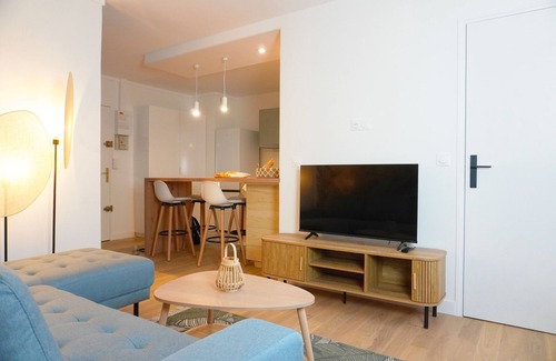 Choisy-le-Roi Apartment | Cosy 2-bedroom apartment - RER C 400m