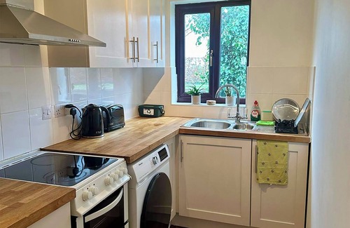 Colchester Apartment | Cosy 2-Bedroom Apartment In Vibrant Colchester. Perfect for family stay!