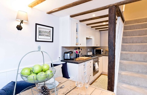 Great Longstone Cottage | Cosy 2 bedroom boutique styled cottage in the village of Great Longstone.