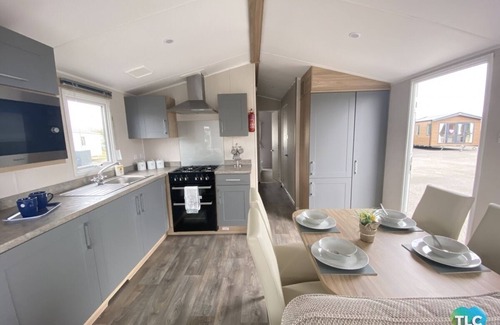 Dunbar House | Cosy 2 bedroom caravan with Patio doors onto decking, situated near Dunbar.