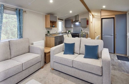 Dunbar House | Cosy 2 bedroom caravan with Patio doors onto decking, situated near Dunbar.