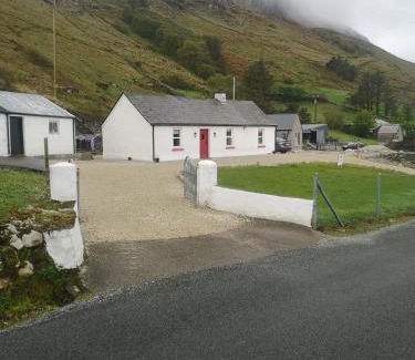 Ardara House | Cosy 2 Bedroom Cottage