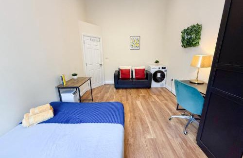 Addison Apartment | Cosy 2 Bedroom Flat with FREE WiFi in Shepherds Bush , Westfield , Hammersmith area